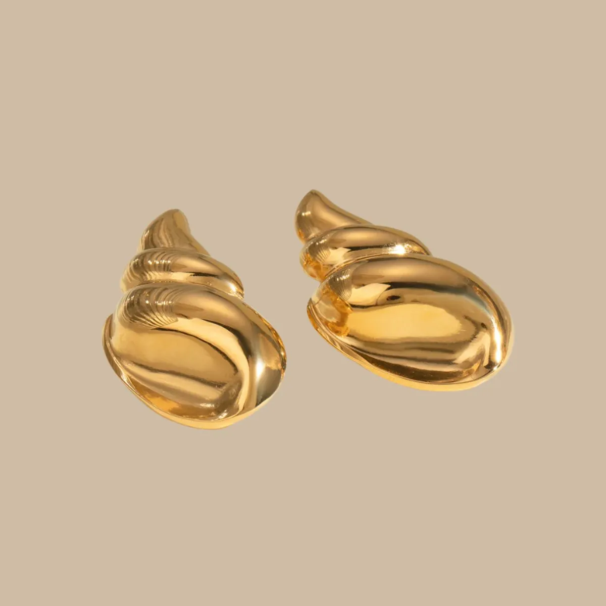 Gold Scallop Earrings for Classic & Versatile Style