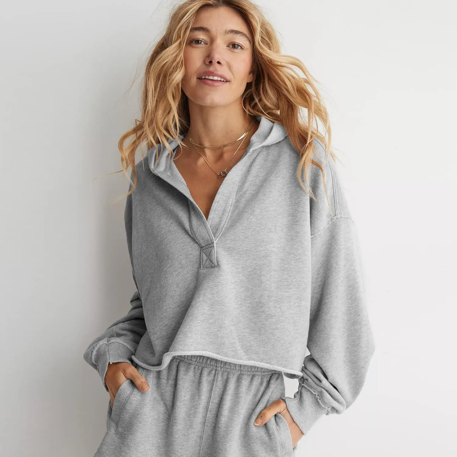 Women's Cropped Pullover Hoodie Long Sleeve Loose Fit Solid Color Y2K Fashion Sweatshirt for Winter and Fall